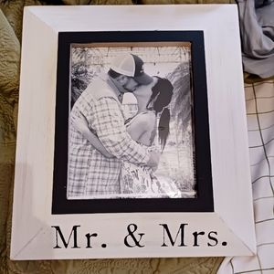 Mr and Mrs frame